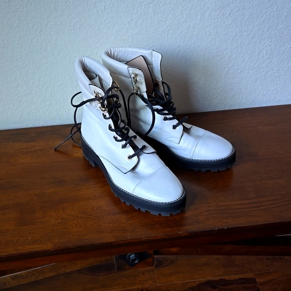Stuart Weitzman, white Boots  size 7 1/2 M